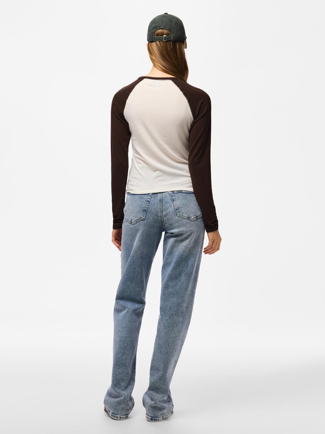 model_shot-back